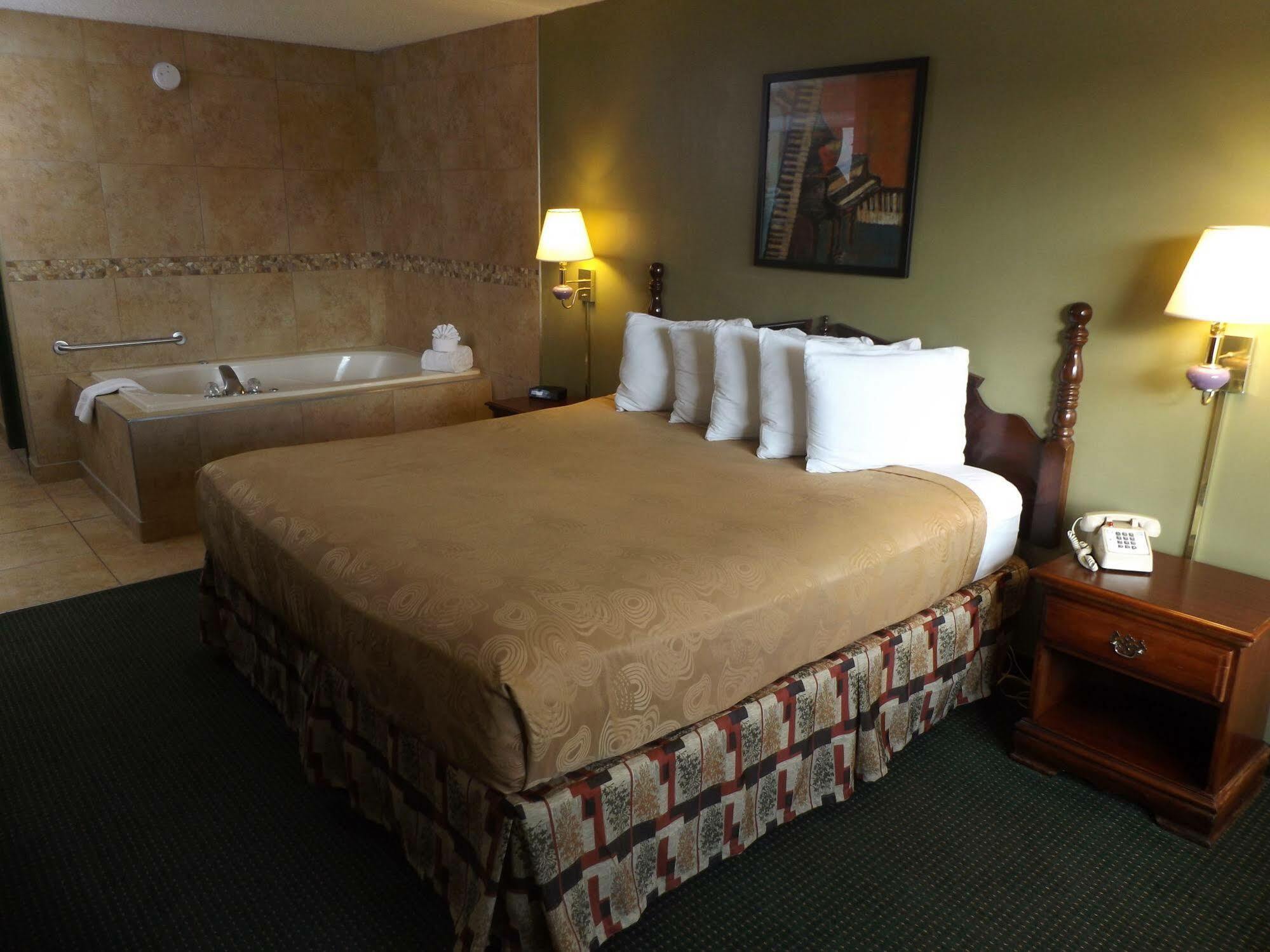 Angel Near Imax, A Travelodge By Wyndham Branson